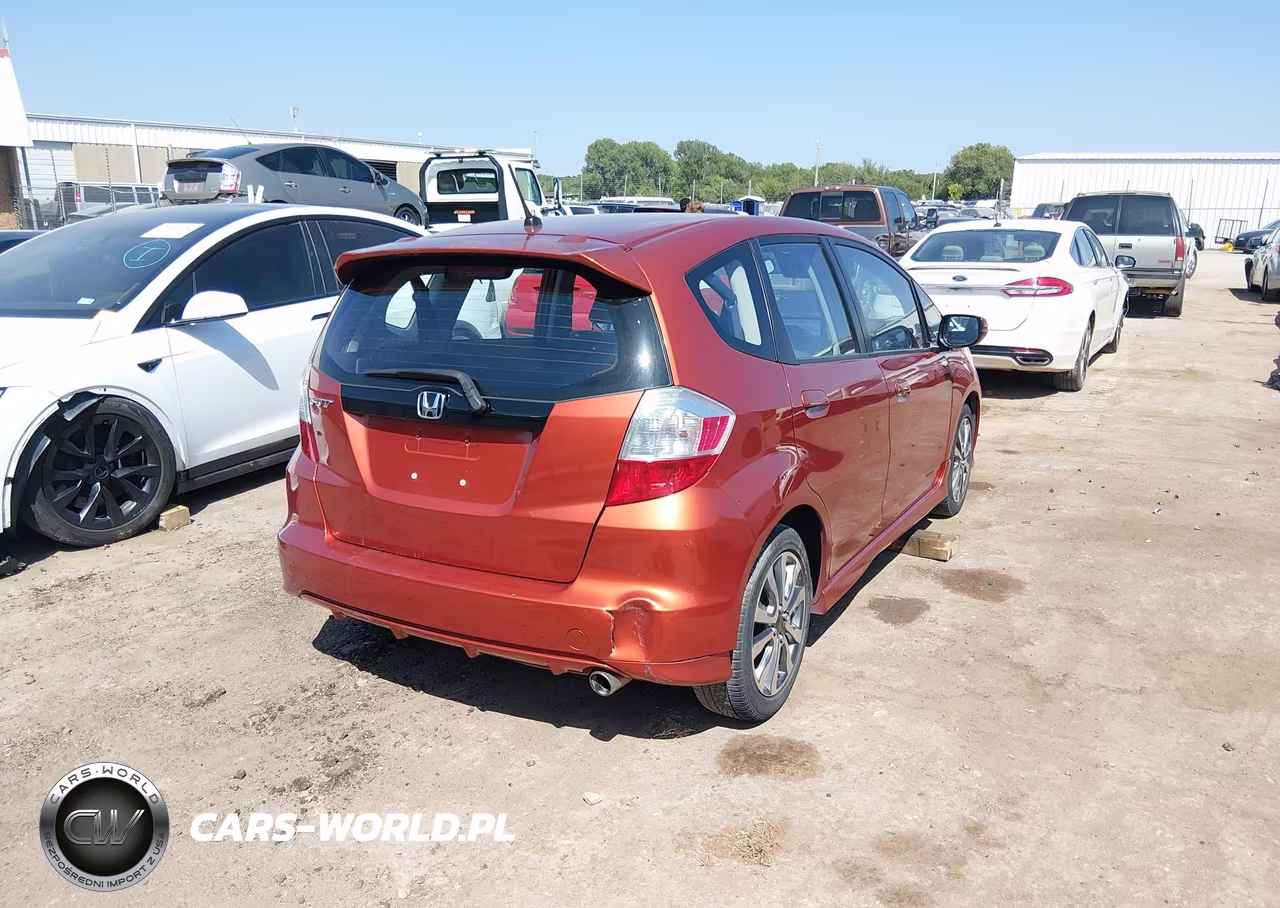 2012 Honda Fit Sport VIN:JHMGE8H67CC024563 - 4