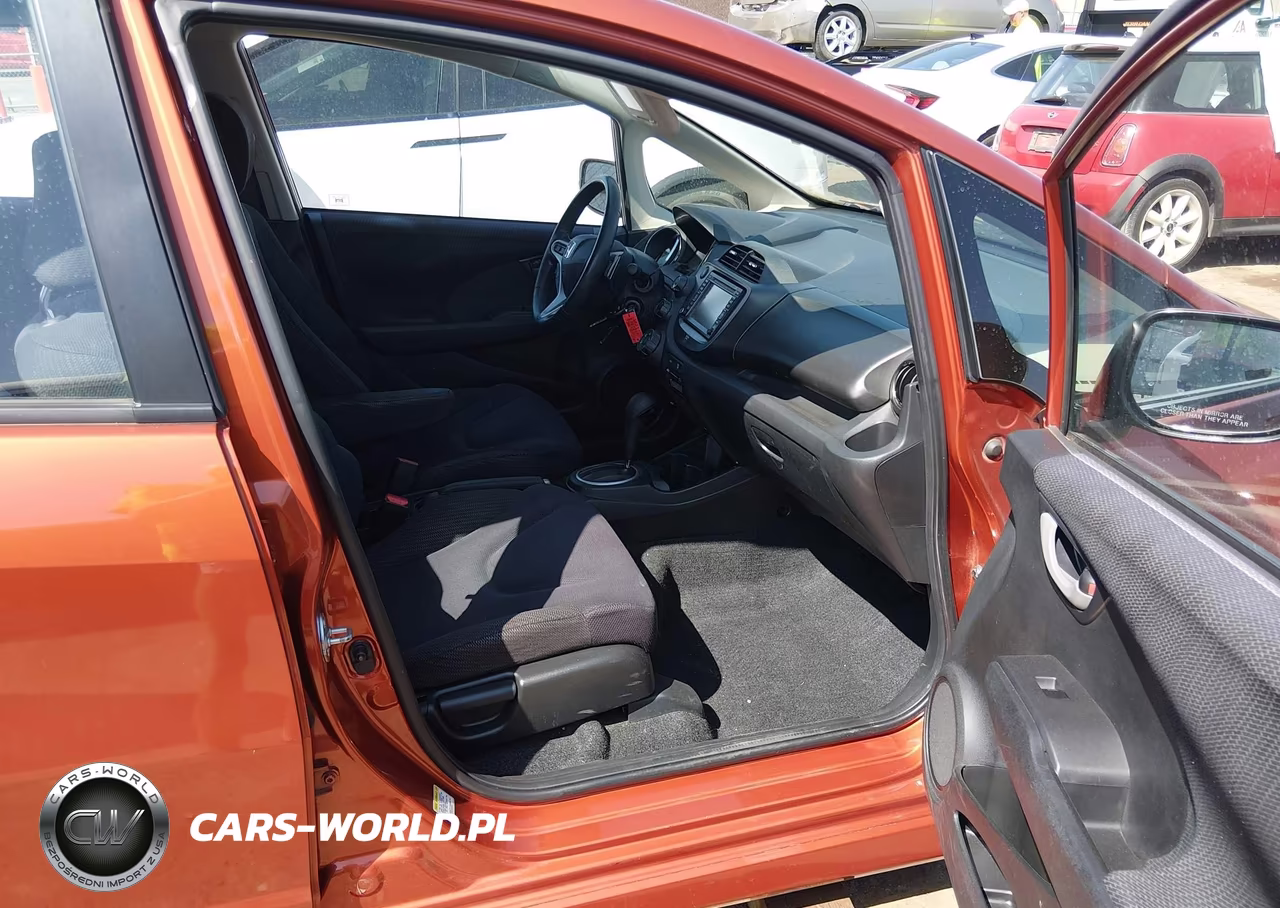 2012 Honda Fit Sport VIN:JHMGE8H67CC024563 - 5