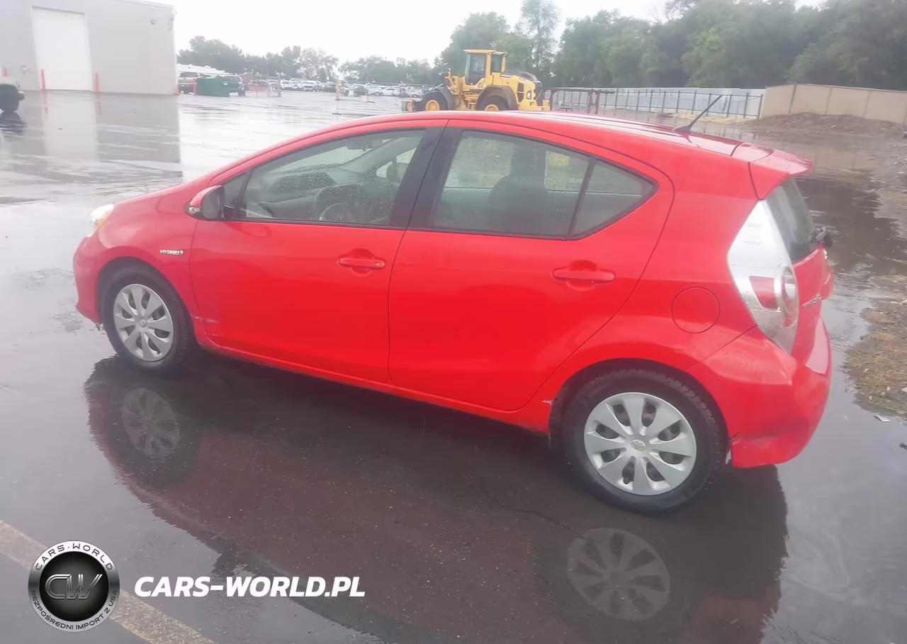 2014 Toyota Prius C Two VIN:JTDKDTB37E1562792 - 3