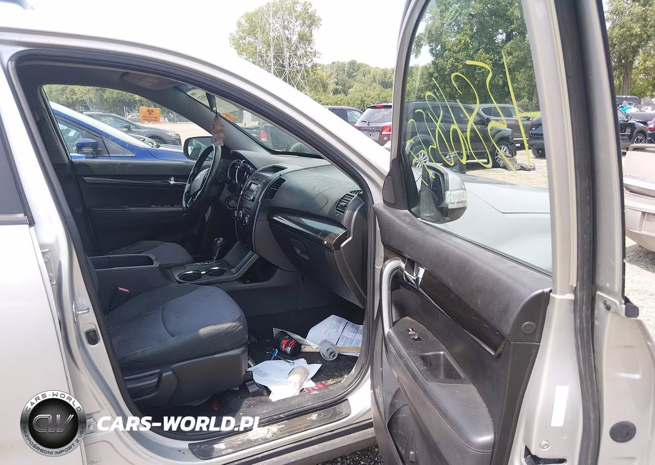 2012 Kia Sorento Lx V6 VIN:5XYKT4A2XCG296618 - 5