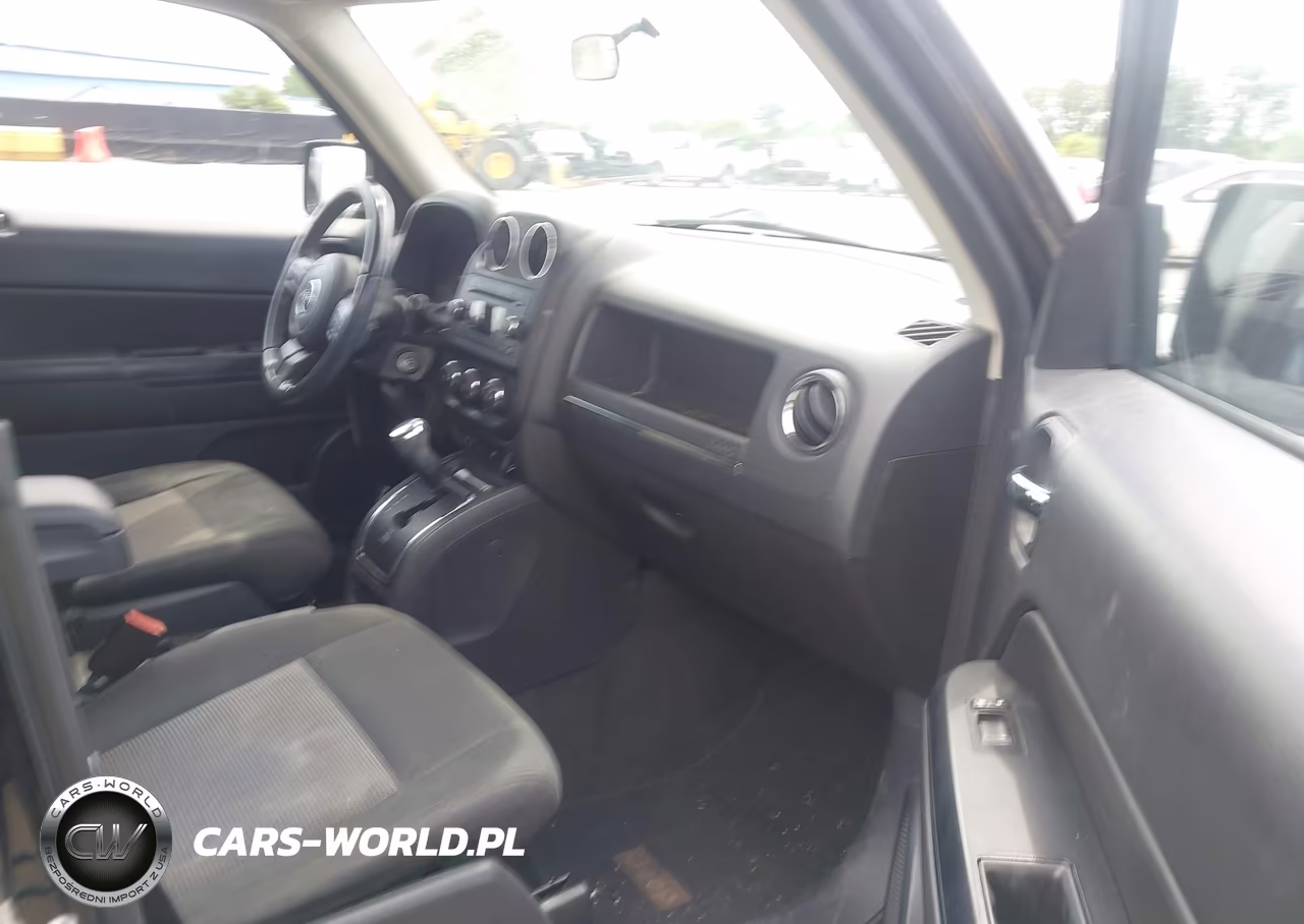 2012 Jeep Patriot Latitude VIN:1C4NJPFB5CD660570 - 5
