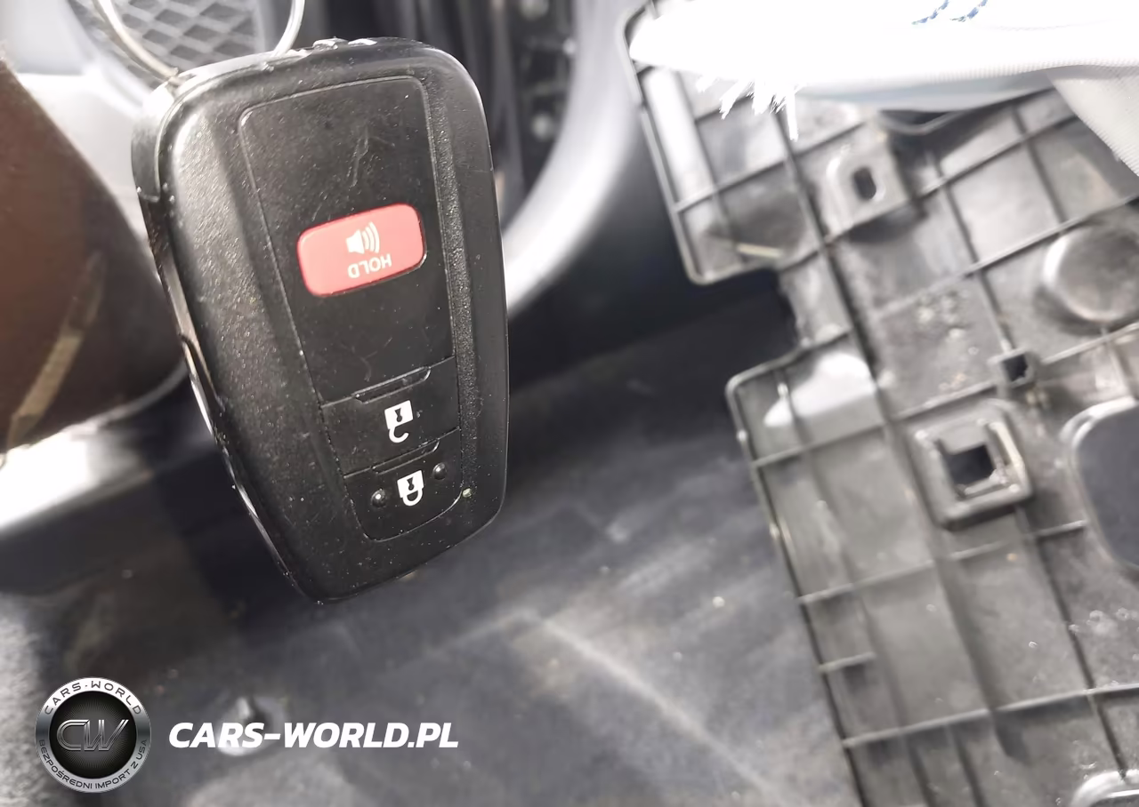 2020 Toyota Prius Le VIN:JTDKARFU4L3122044 - 11
