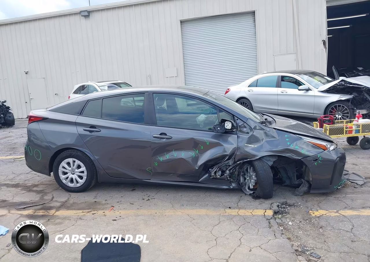 2020 Toyota Prius Le VIN:JTDKARFU4L3122044 - 13