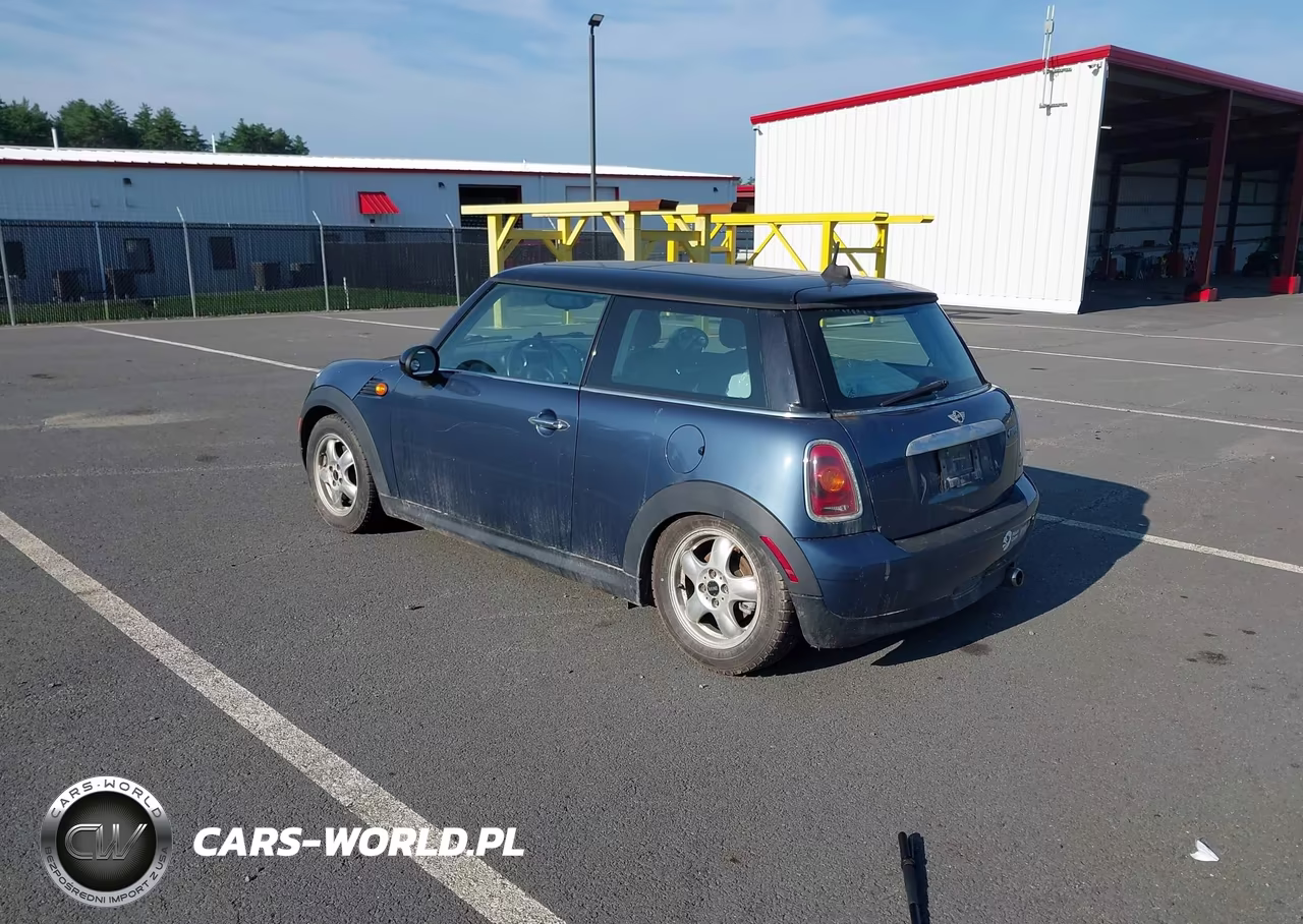 2009 Mini Cooper VIN:WMWMF33549TU75572 - 3