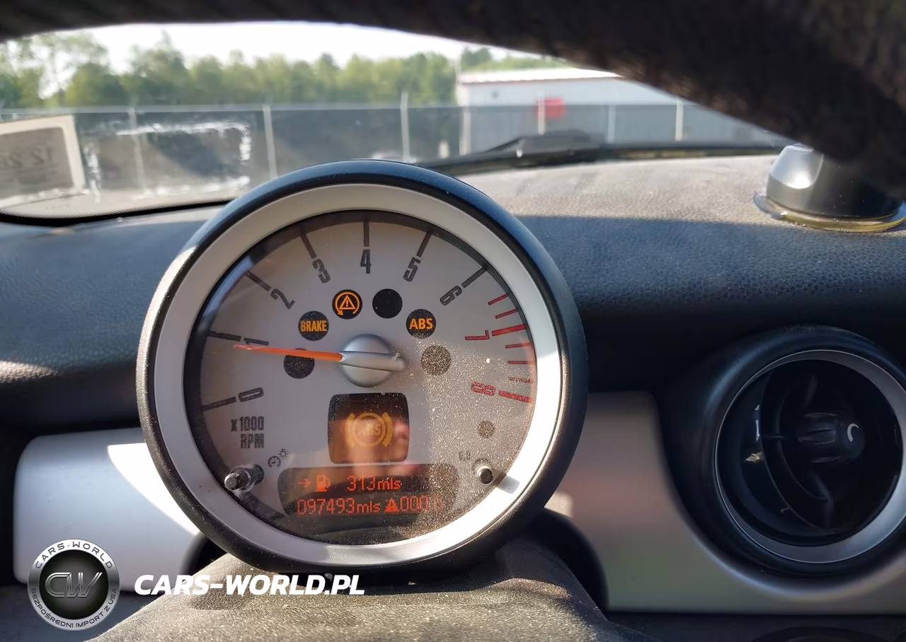 2009 Mini Cooper VIN:WMWMF33549TU75572 - 7