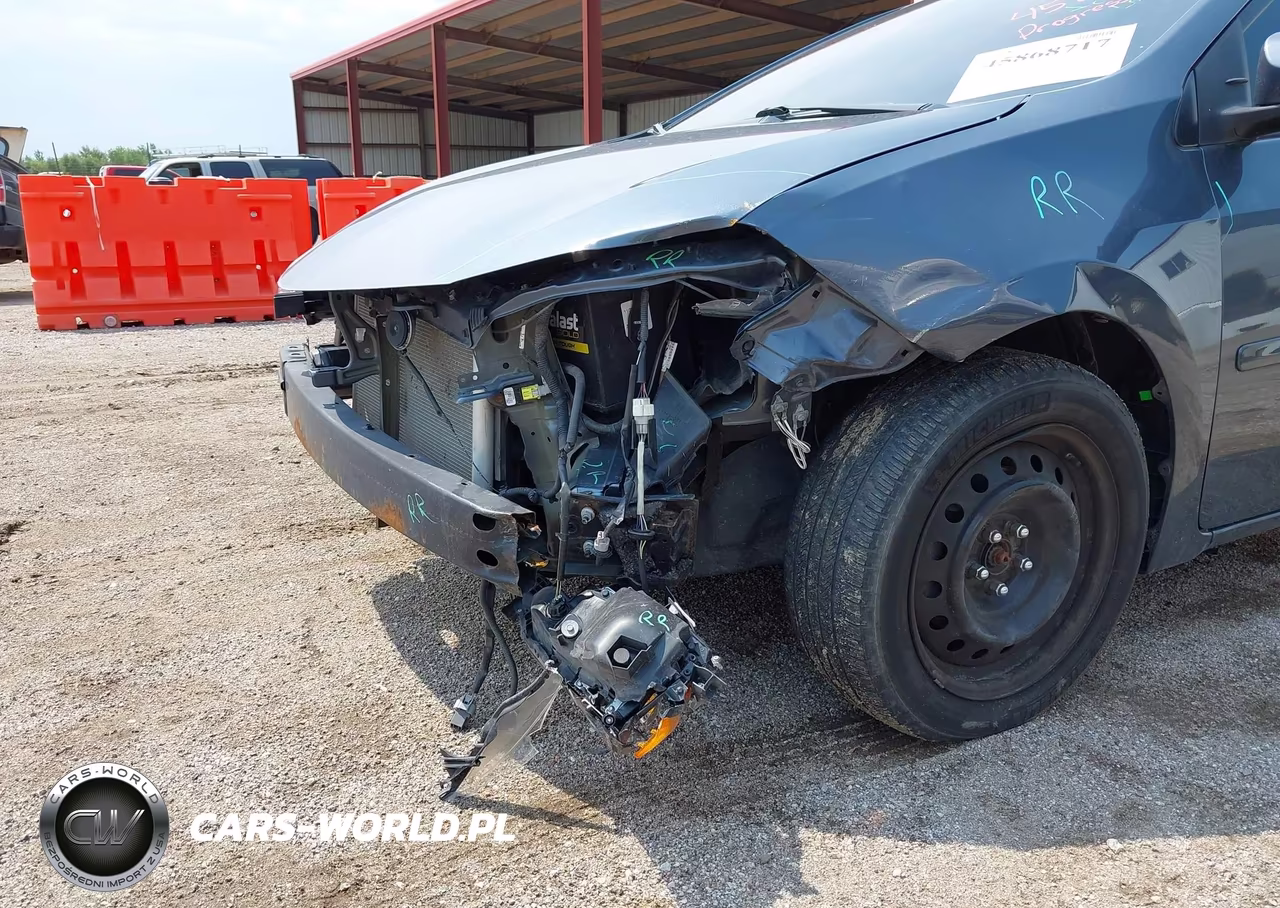 2018 Toyota Corolla Le VIN:2T1BURHE3JC100439 - 18
