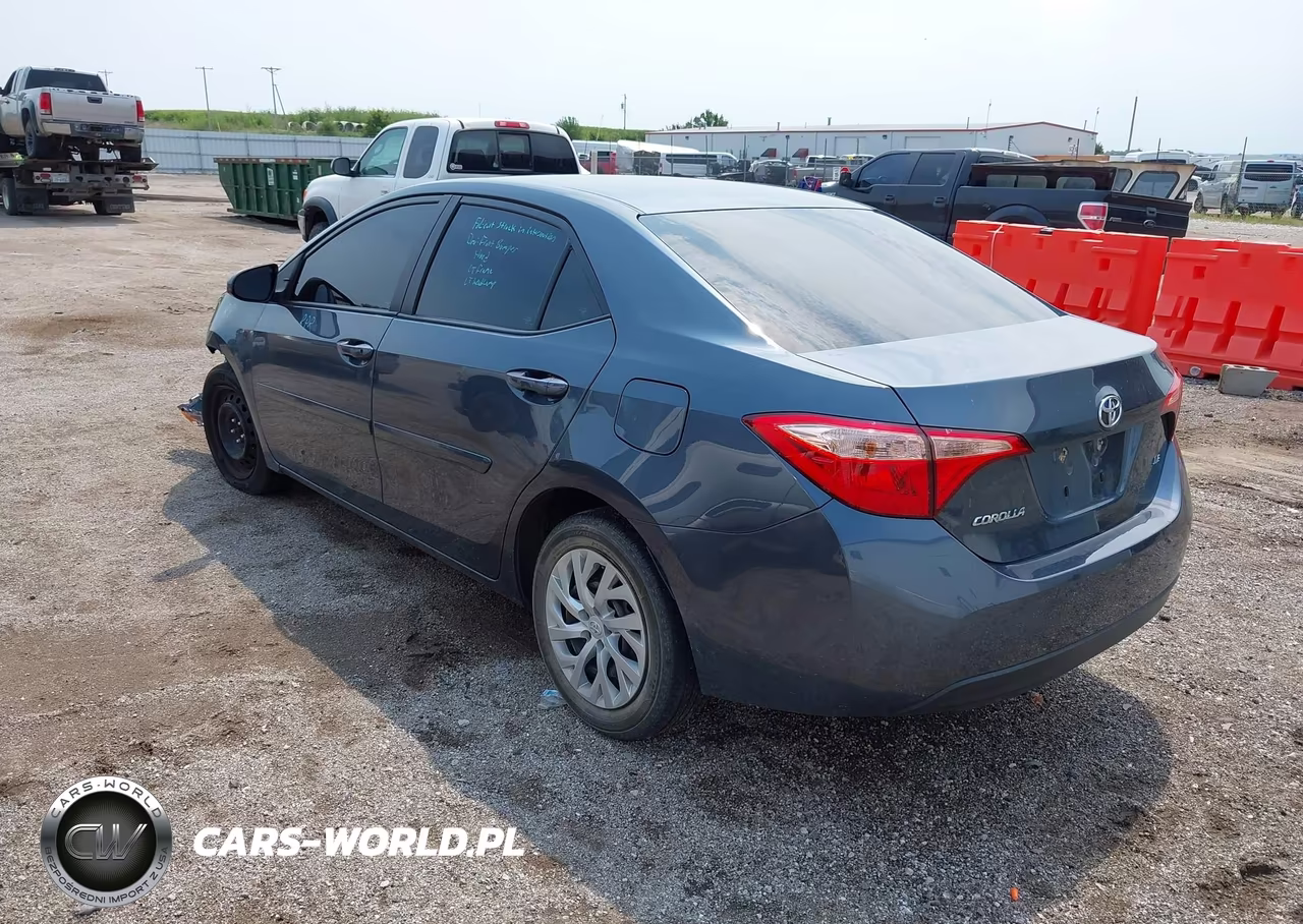 2018 Toyota Corolla Le VIN:2T1BURHE3JC100439 - 3