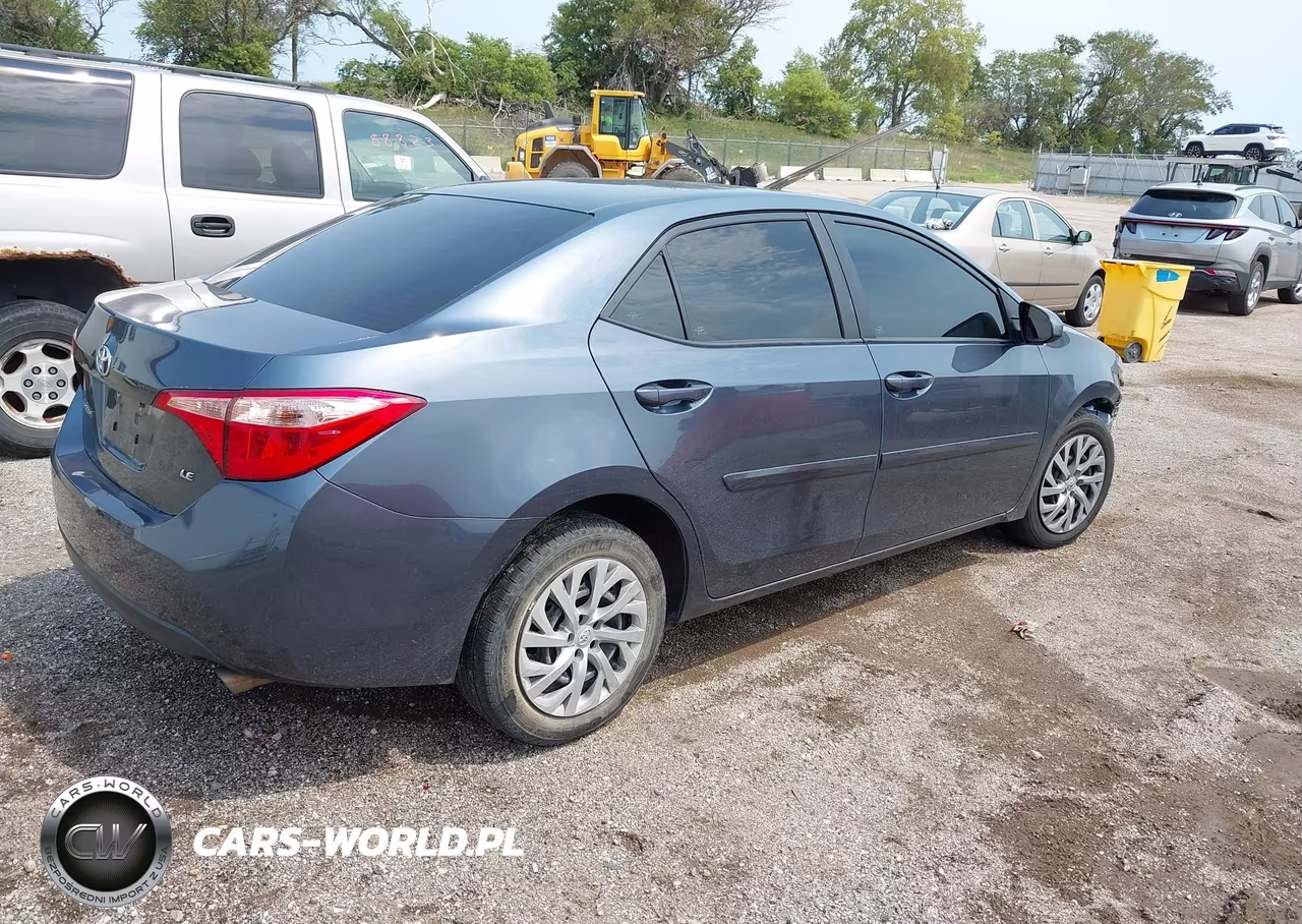 2018 Toyota Corolla Le VIN:2T1BURHE3JC100439 - 4