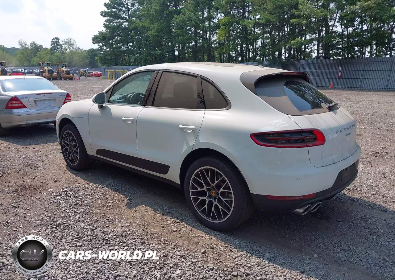 2018 Porsche Macan Sport Edition VIN:WP1AA2A5XJLB13721 - 3