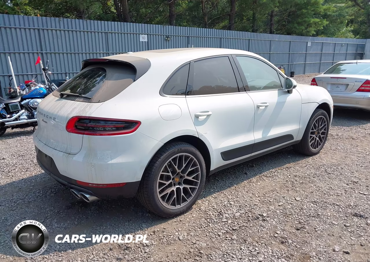 2018 Porsche Macan Sport Edition VIN:WP1AA2A5XJLB13721 - 4