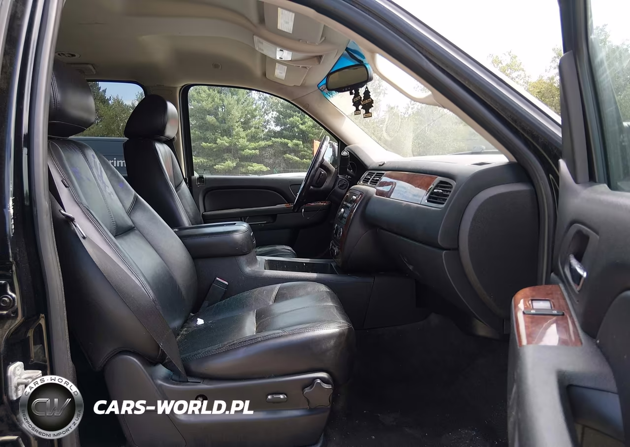 2011 Chevrolet Suburban Lt VIN:1GNSKJE35BR388344 - 5
