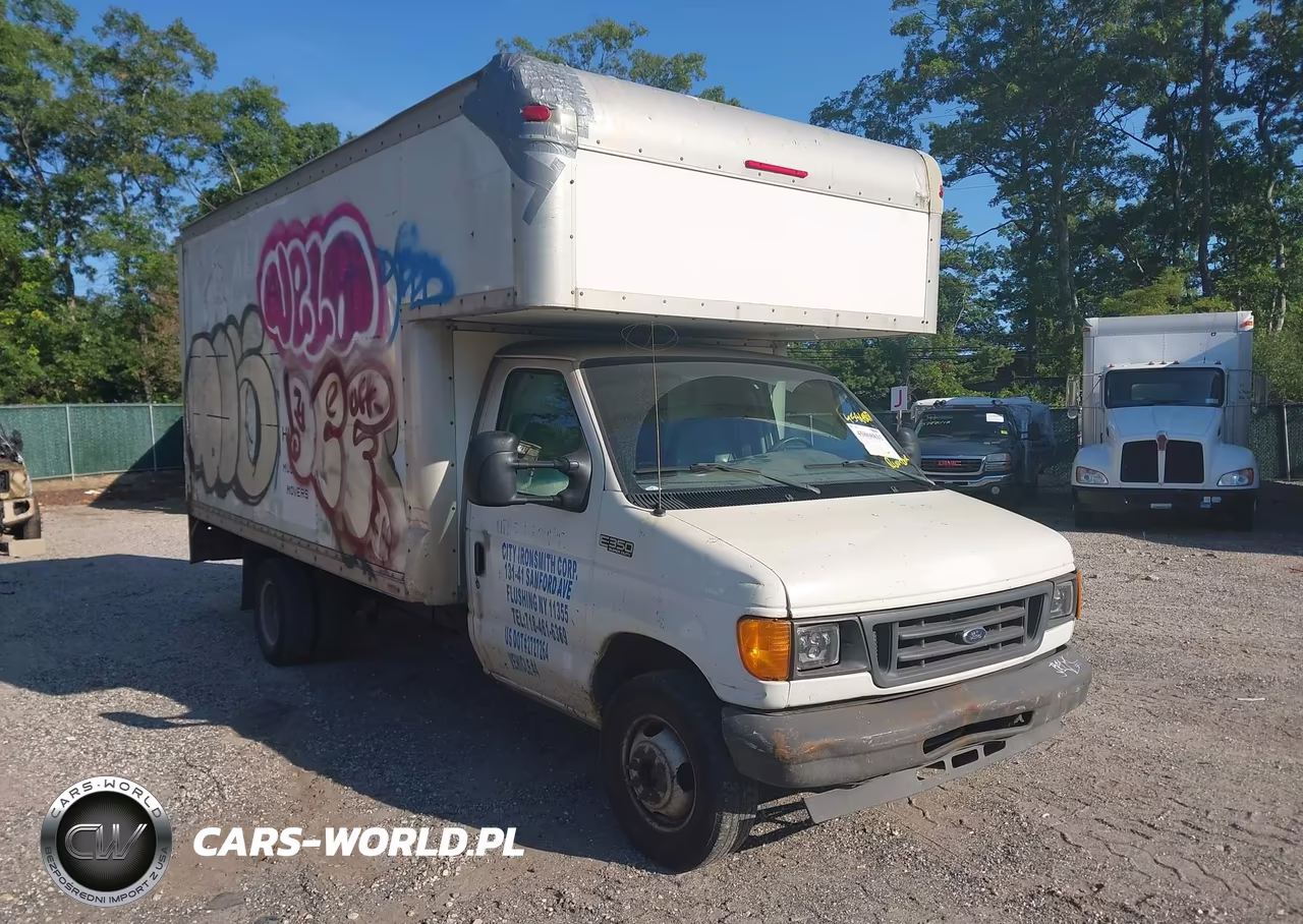 2005 Ford E-350 Cutaway Standard