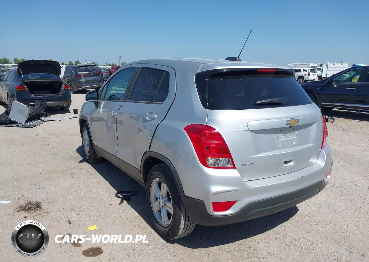 2019 Chevrolet Trax Ls VIN:3GNCJKSB2KL241690 - 3