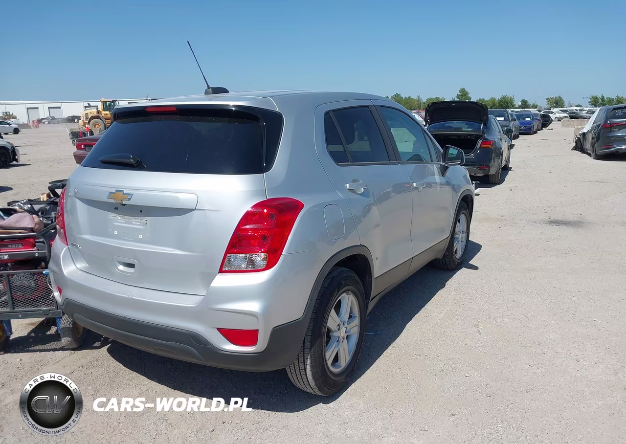2019 Chevrolet Trax Ls VIN:3GNCJKSB2KL241690 - 4