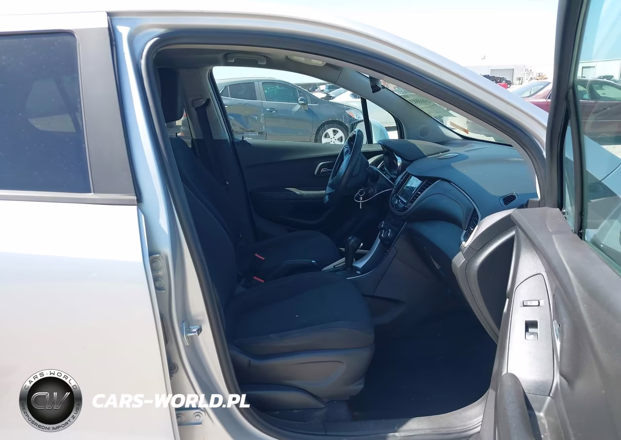 2019 Chevrolet Trax Ls VIN:3GNCJKSB2KL241690 - 5