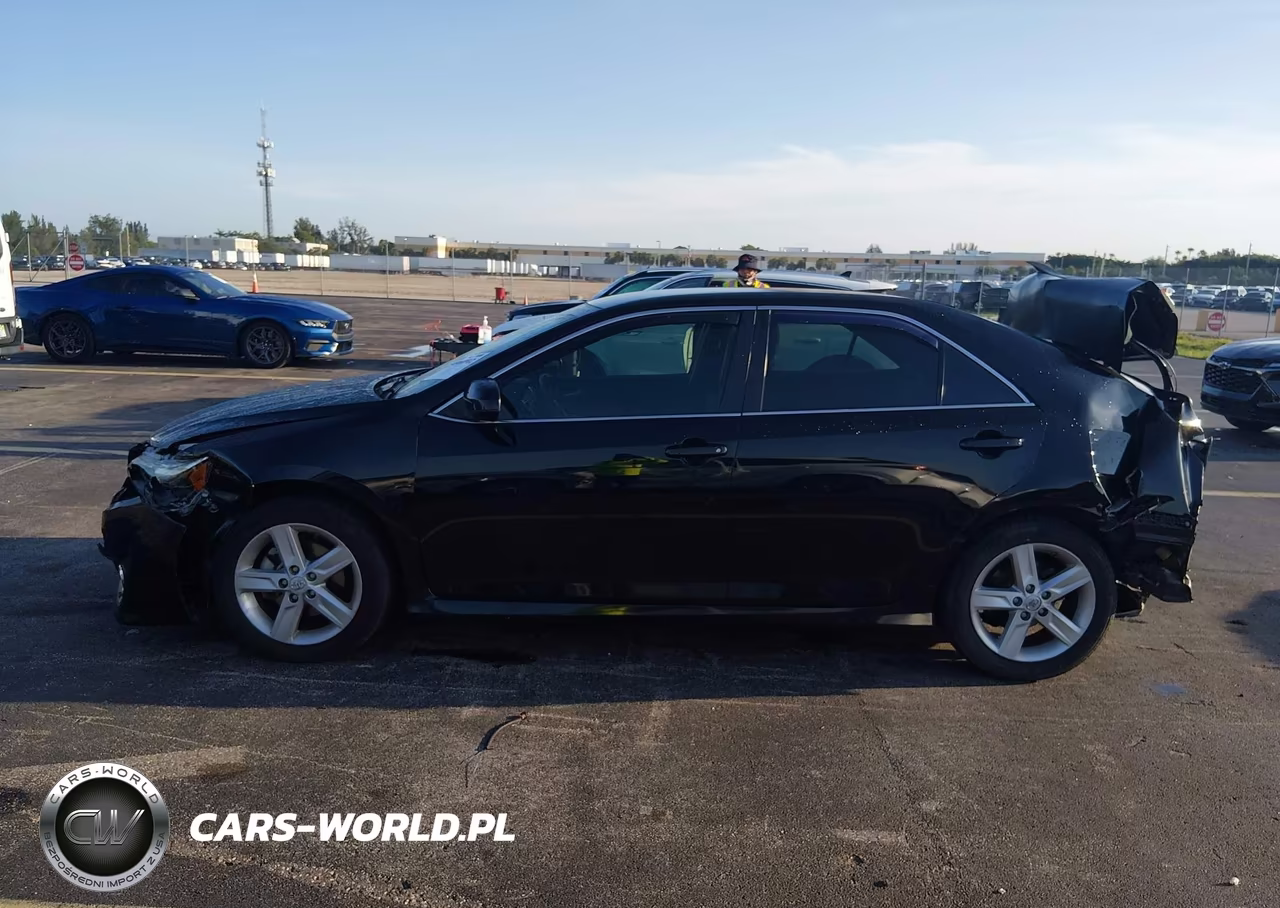 2014 Toyota Camry Se VIN:4T1BF1FK2EU744197 - 14