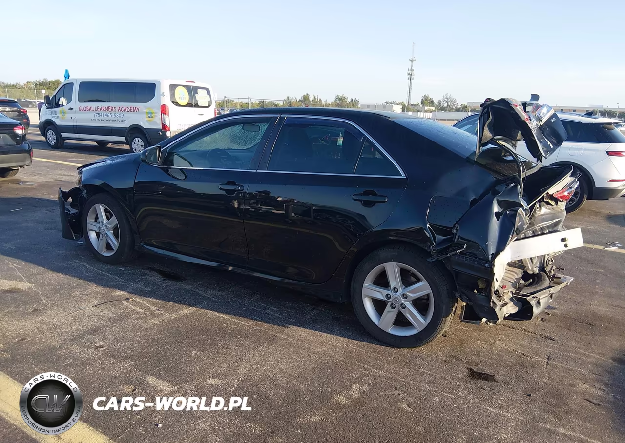 2014 Toyota Camry Se VIN:4T1BF1FK2EU744197 - 3