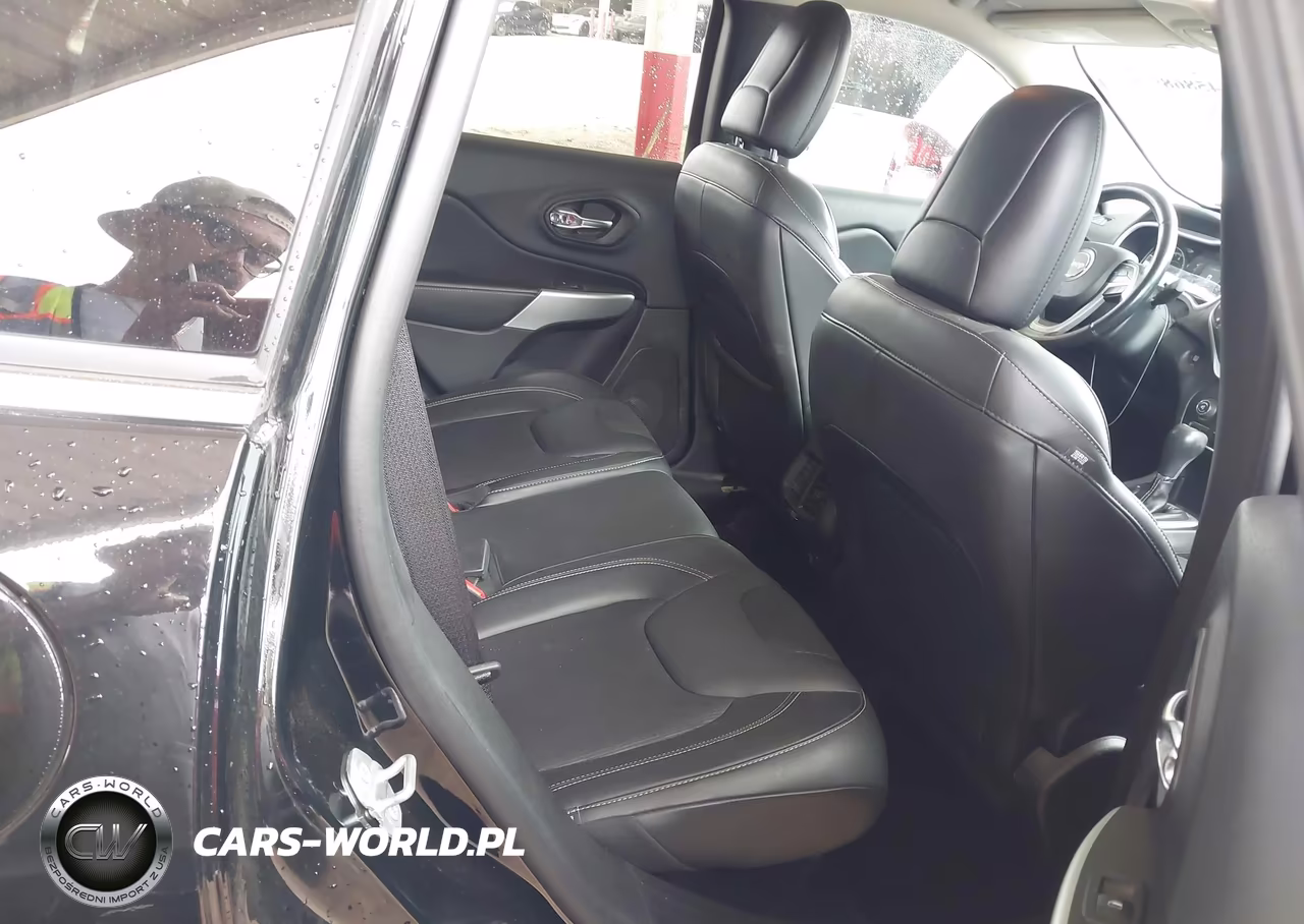 2018 Jeep Cherokee Latitude Plus Fwd VIN:1C4PJLLB1JD520051 - 8