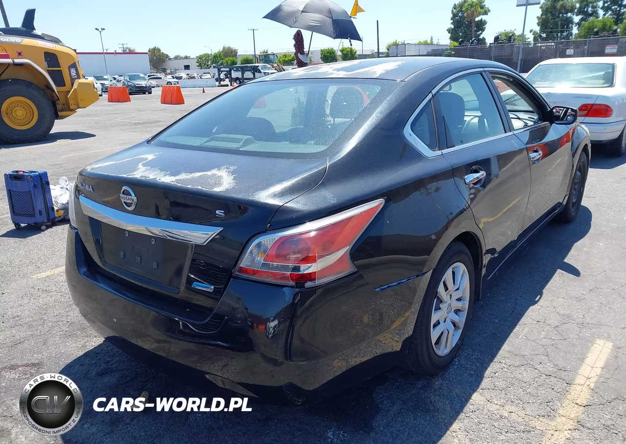 2014 Nissan Altima 2.5 S VIN:1N4AL3AP7EN365025 - 4