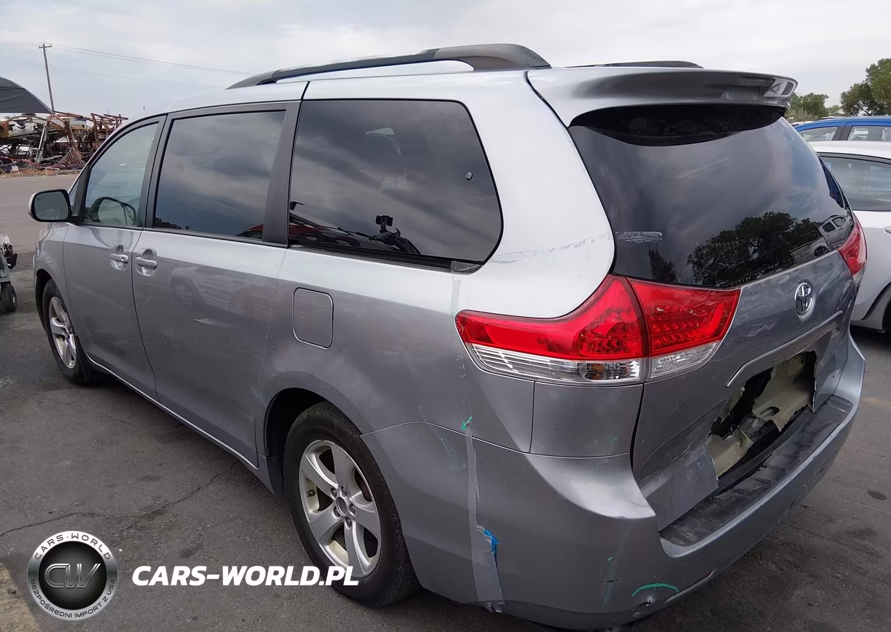 2011 Toyota Sienna Le V6 VIN:5TDKK3DC0BS099976 - 3