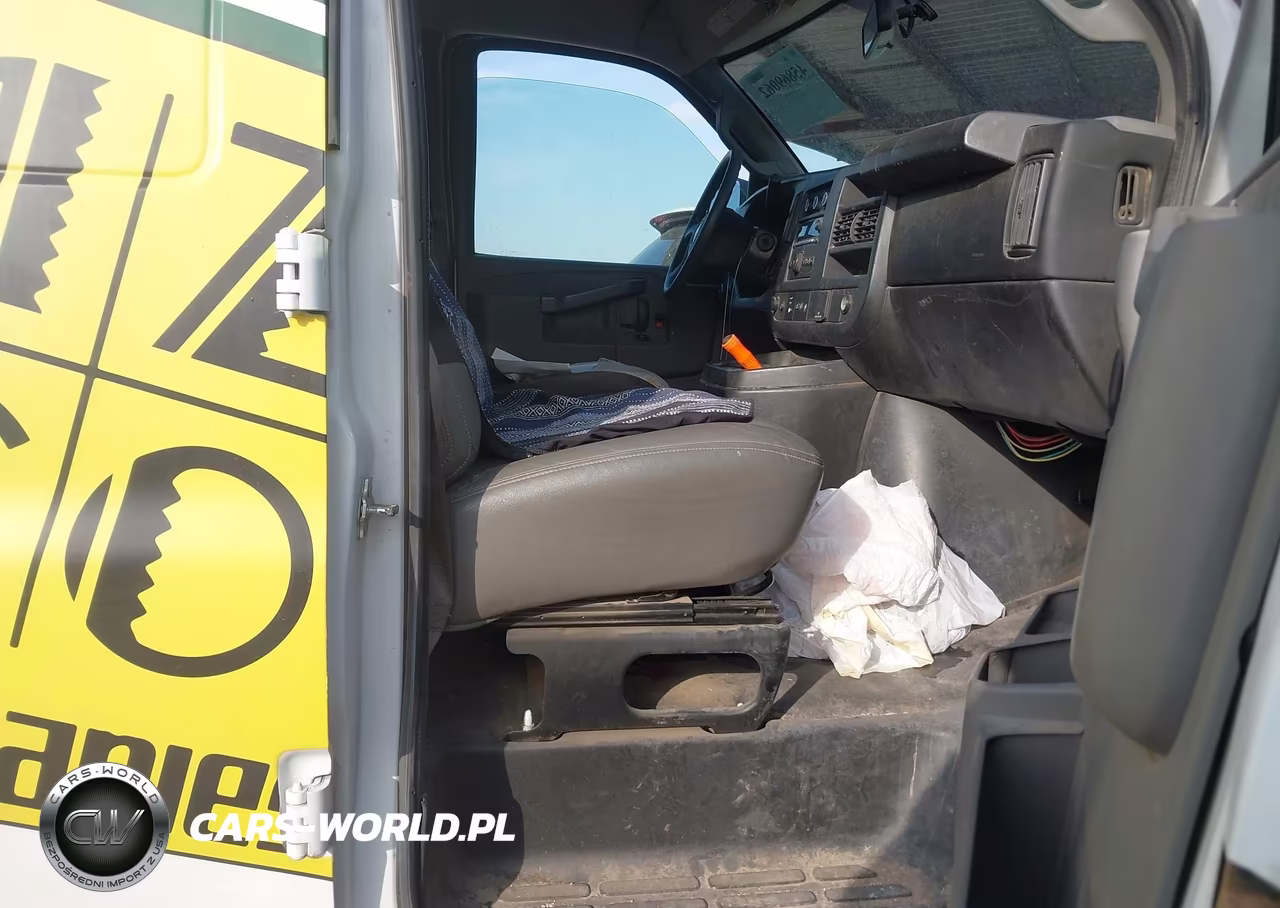 2018 Chevrolet Express 2500 Work Van VIN:1GCWGBFP7J1282543 - 5
