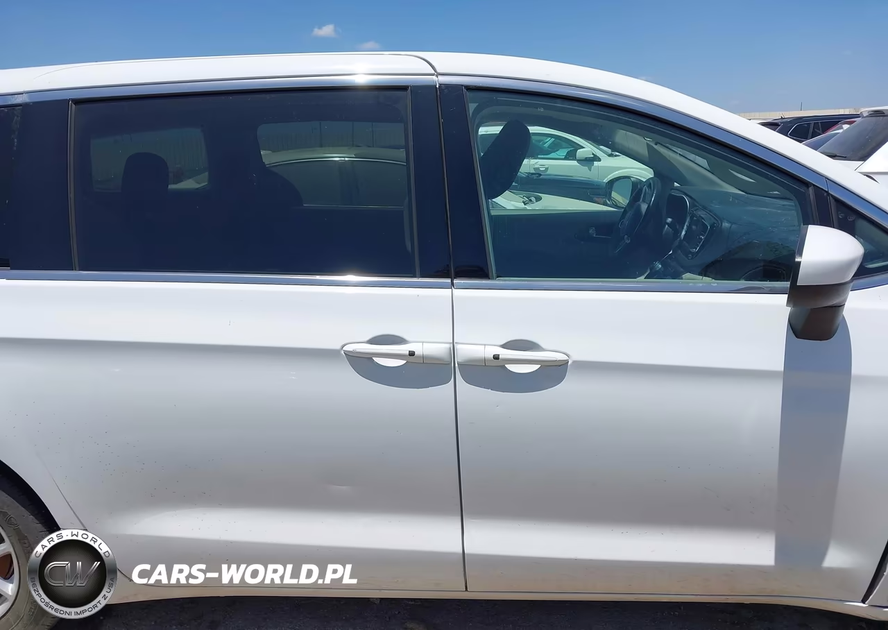 2022 Chrysler Voyager Lx VIN:2C4RC1CG6NR102770 - 13