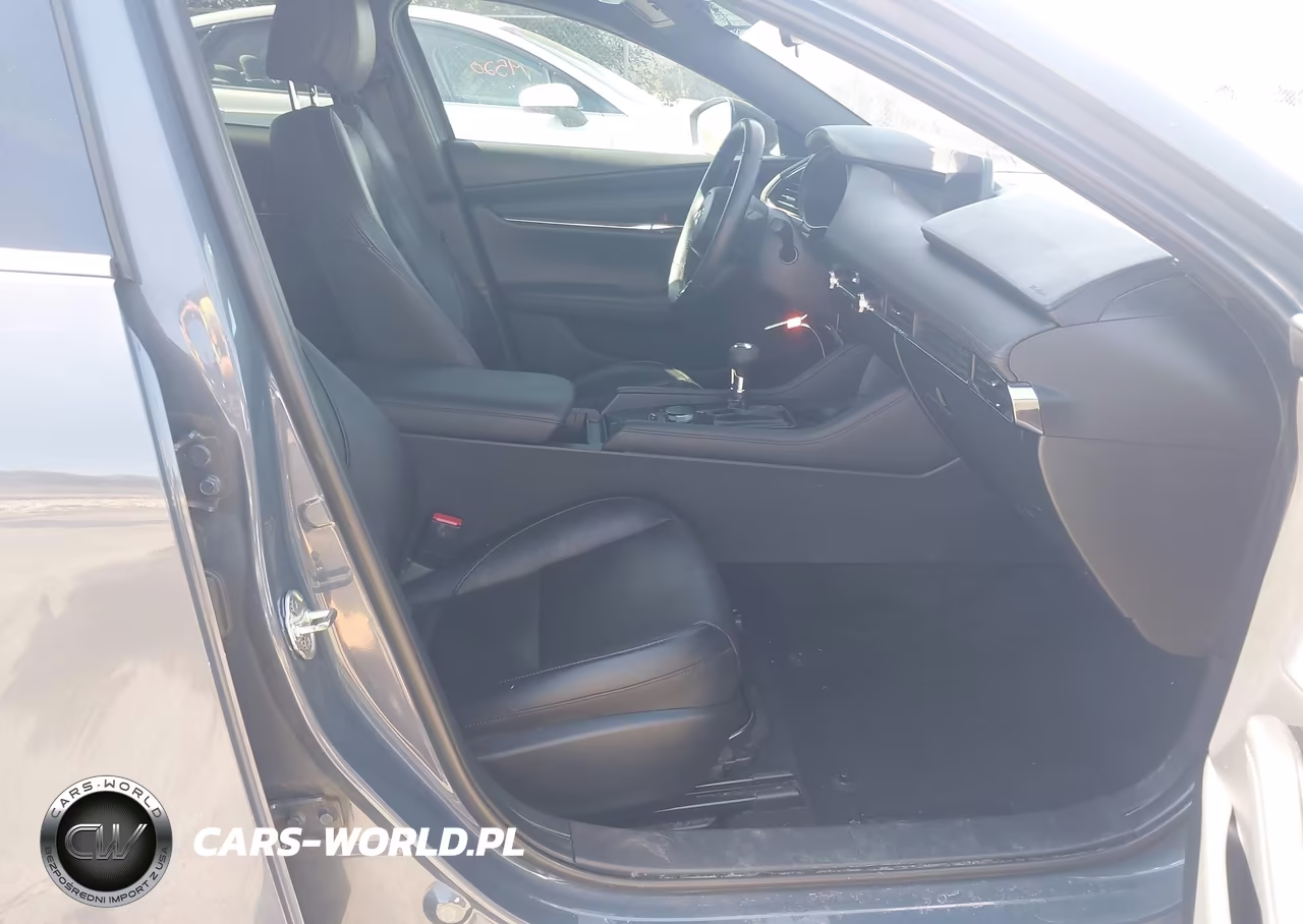 2021 Mazda Mazda3 Premium VIN:JM1BPAMLXM1304306 - 5
