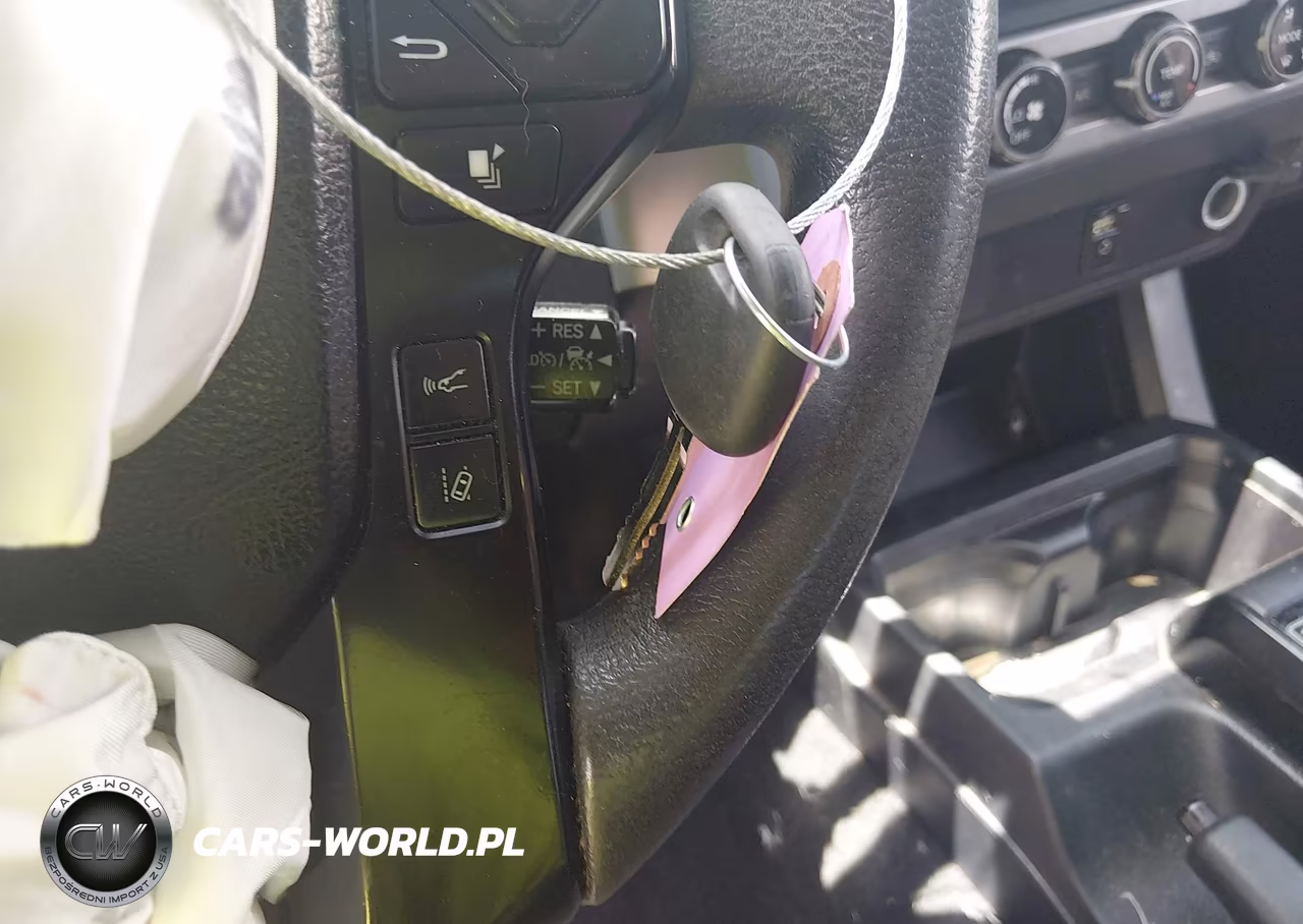 2018 Toyota Tacoma Sr VIN:5TFAX5GN5JX123347 - 11