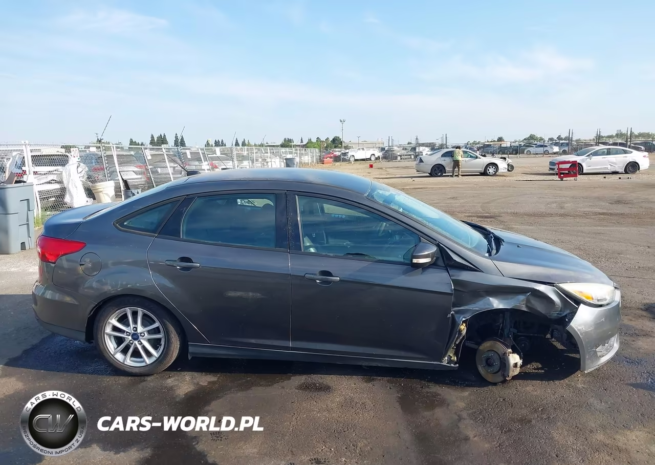 2015 Ford Focus Se VIN:1FADP3F2XFL204115 - 13