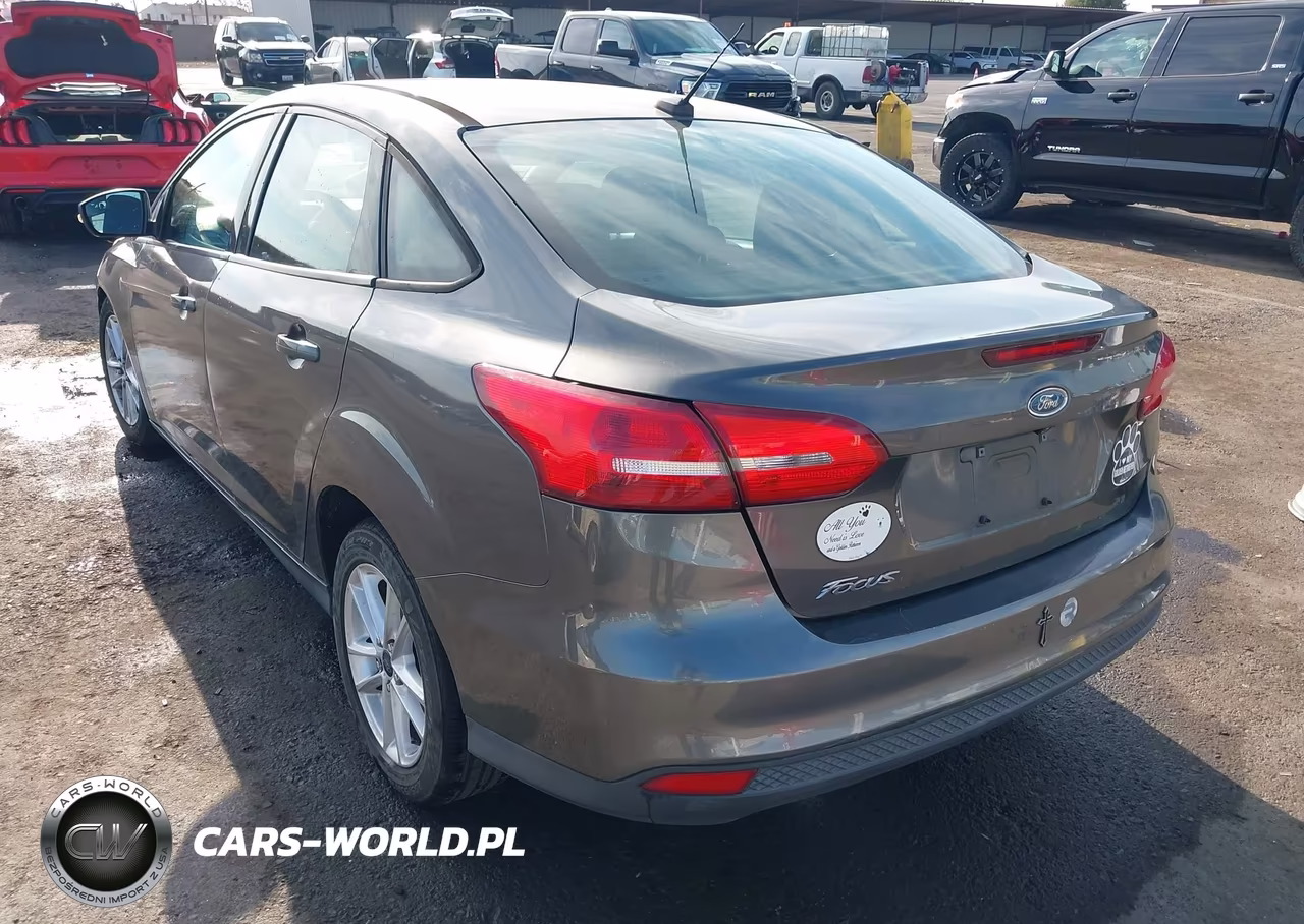 2015 Ford Focus Se VIN:1FADP3F2XFL204115 - 3
