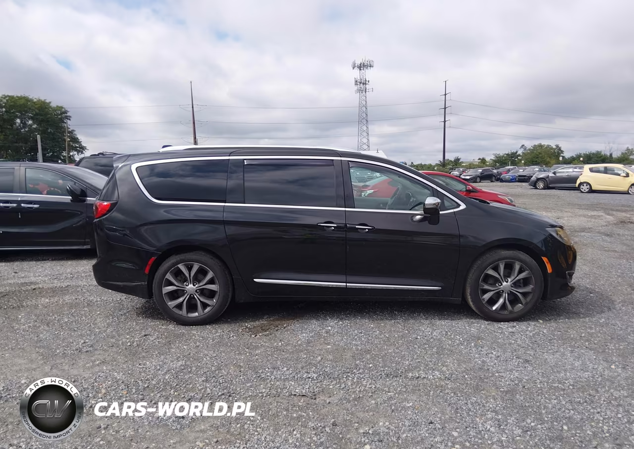 2017 Chrysler Pacifica Limited VIN:2C4RC1GGXHR527956 - 13