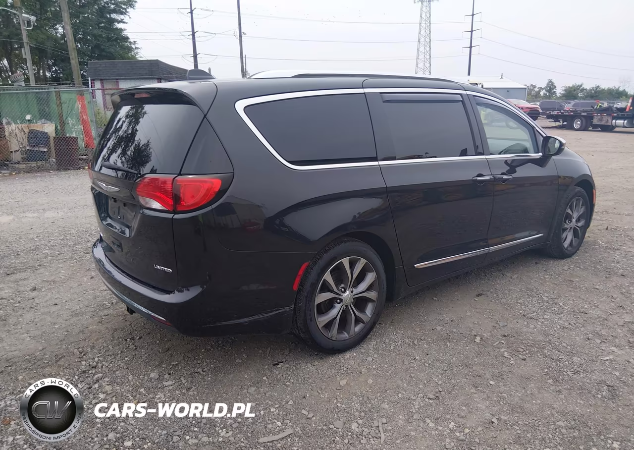 2017 Chrysler Pacifica Limited VIN:2C4RC1GGXHR527956 - 4