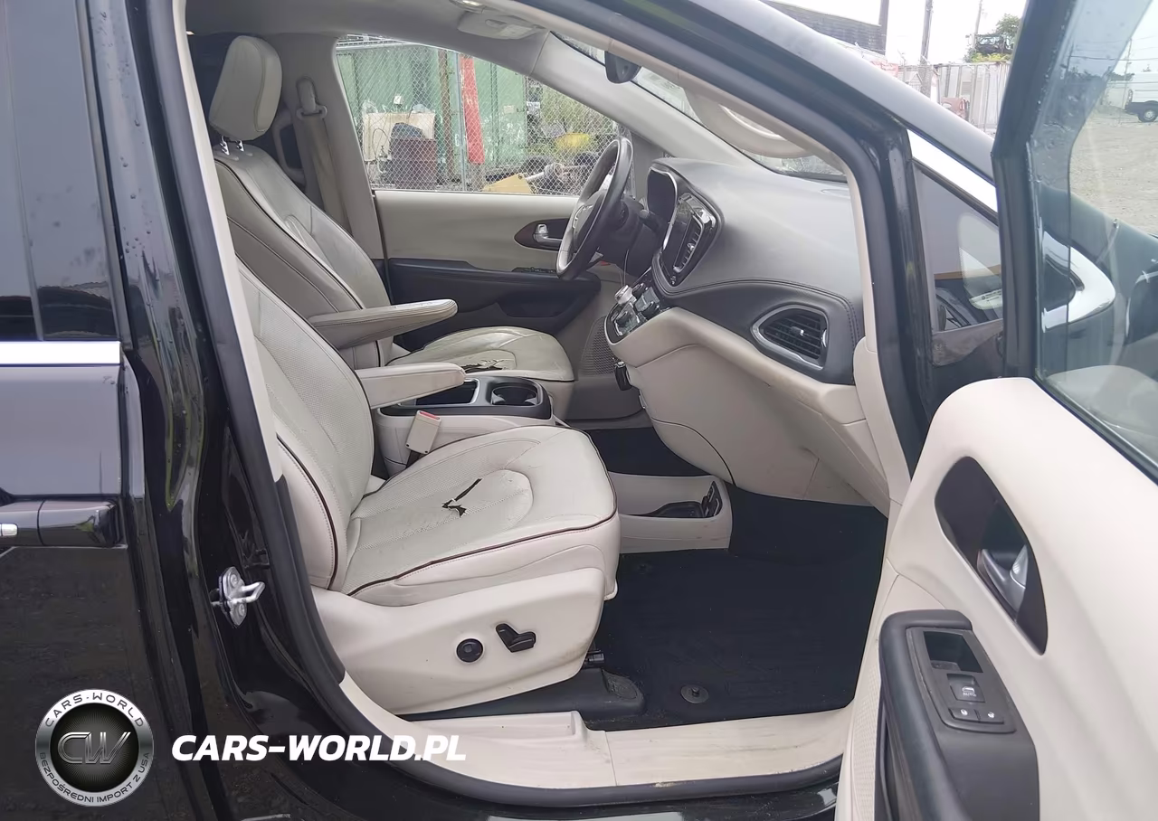2017 Chrysler Pacifica Limited VIN:2C4RC1GGXHR527956 - 5