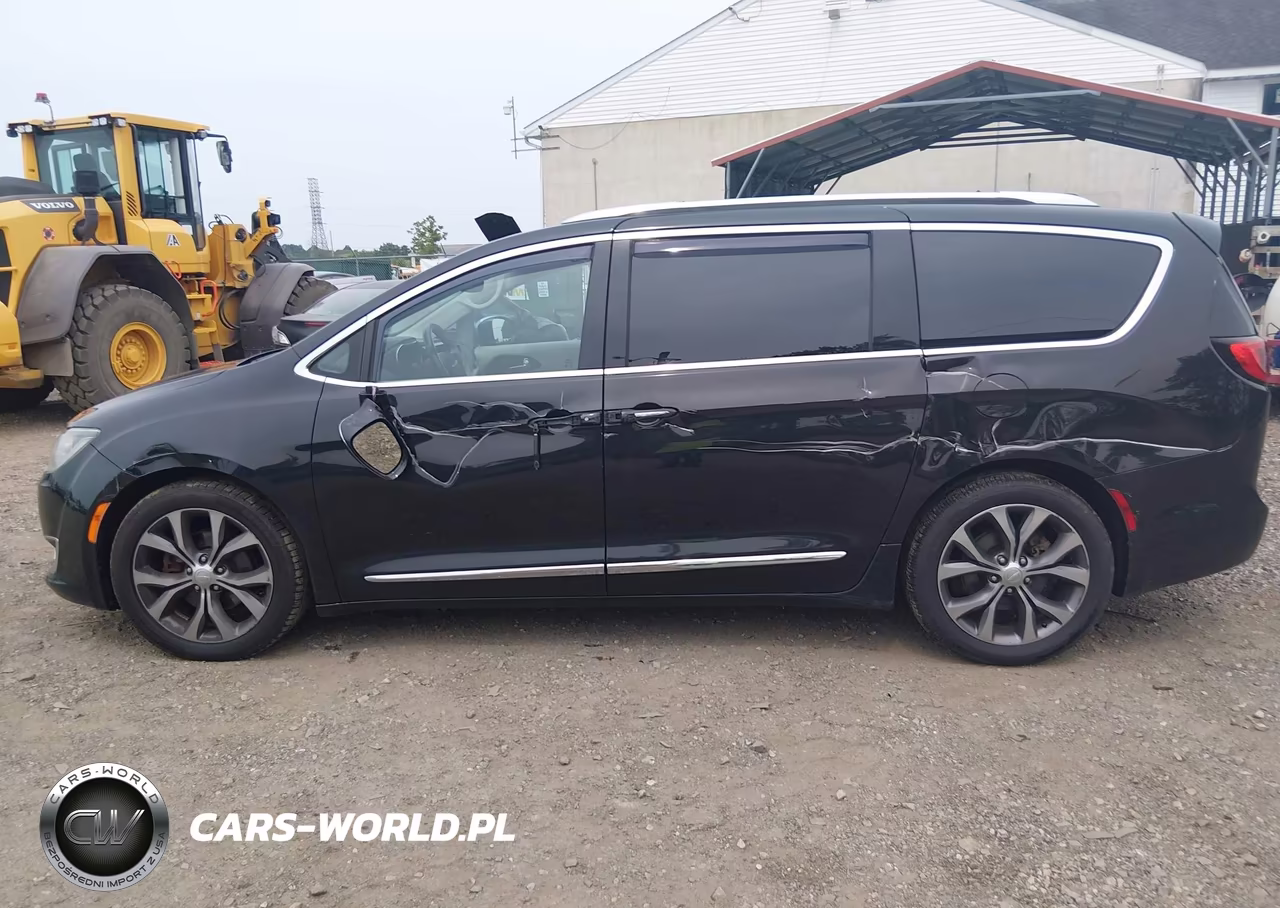 2017 Chrysler Pacifica Limited VIN:2C4RC1GGXHR527956 - 6