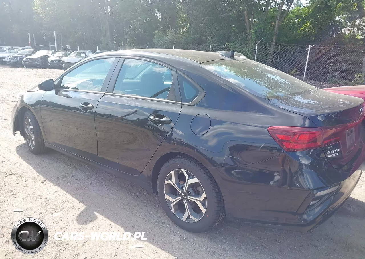 2021 Kia Forte Lxs VIN:3KPF24AD2ME284970 - 3
