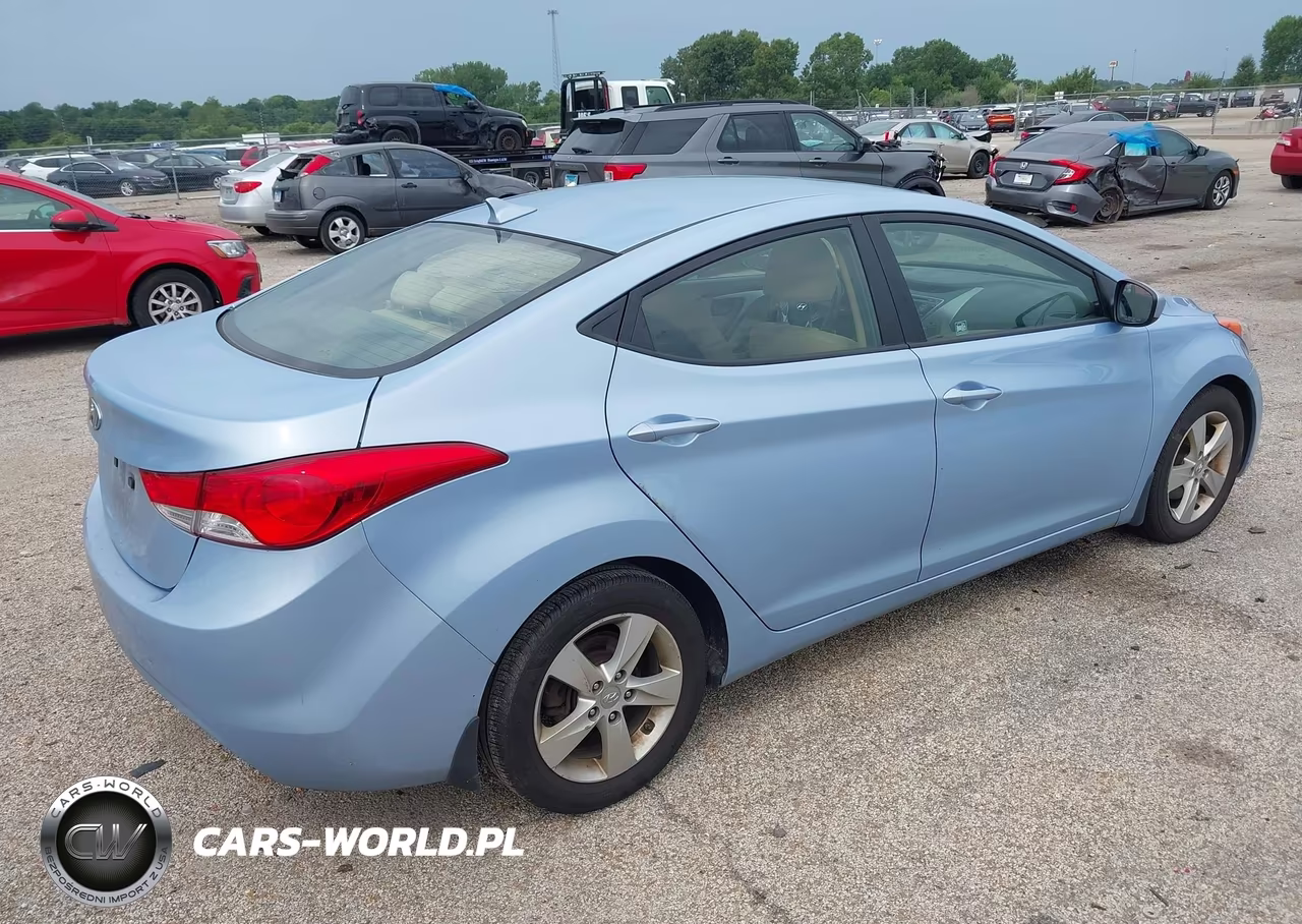 2013 Hyundai Elantra Gls VIN:KMHDH4AE0DU784301 - 4