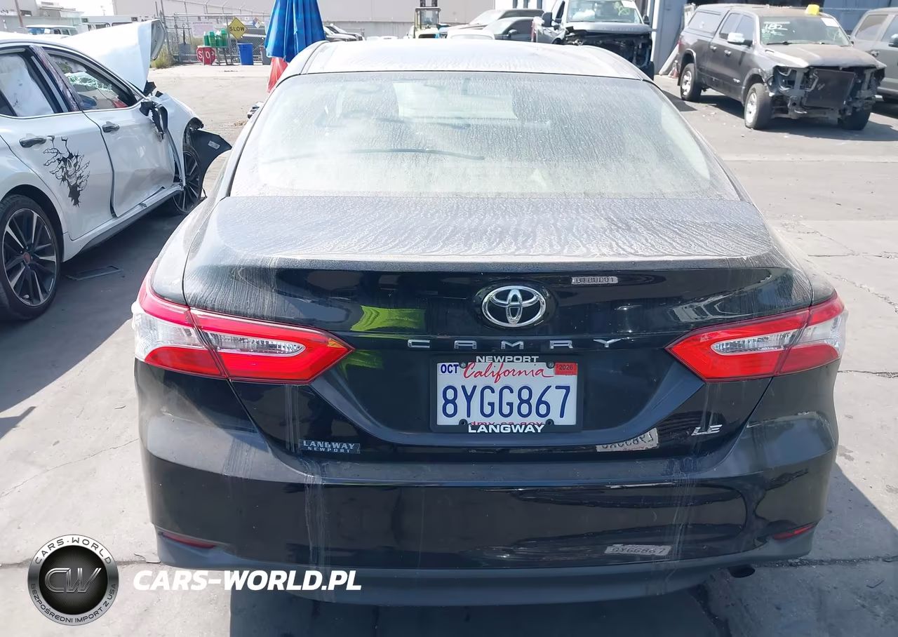 2018 Toyota Camry Le VIN:JTNB11HK0J3068022 - 17