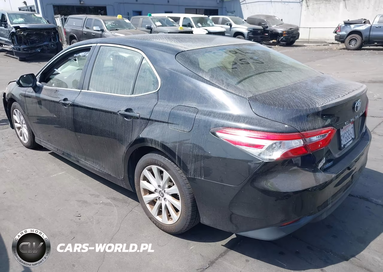 2018 Toyota Camry Le VIN:JTNB11HK0J3068022 - 3