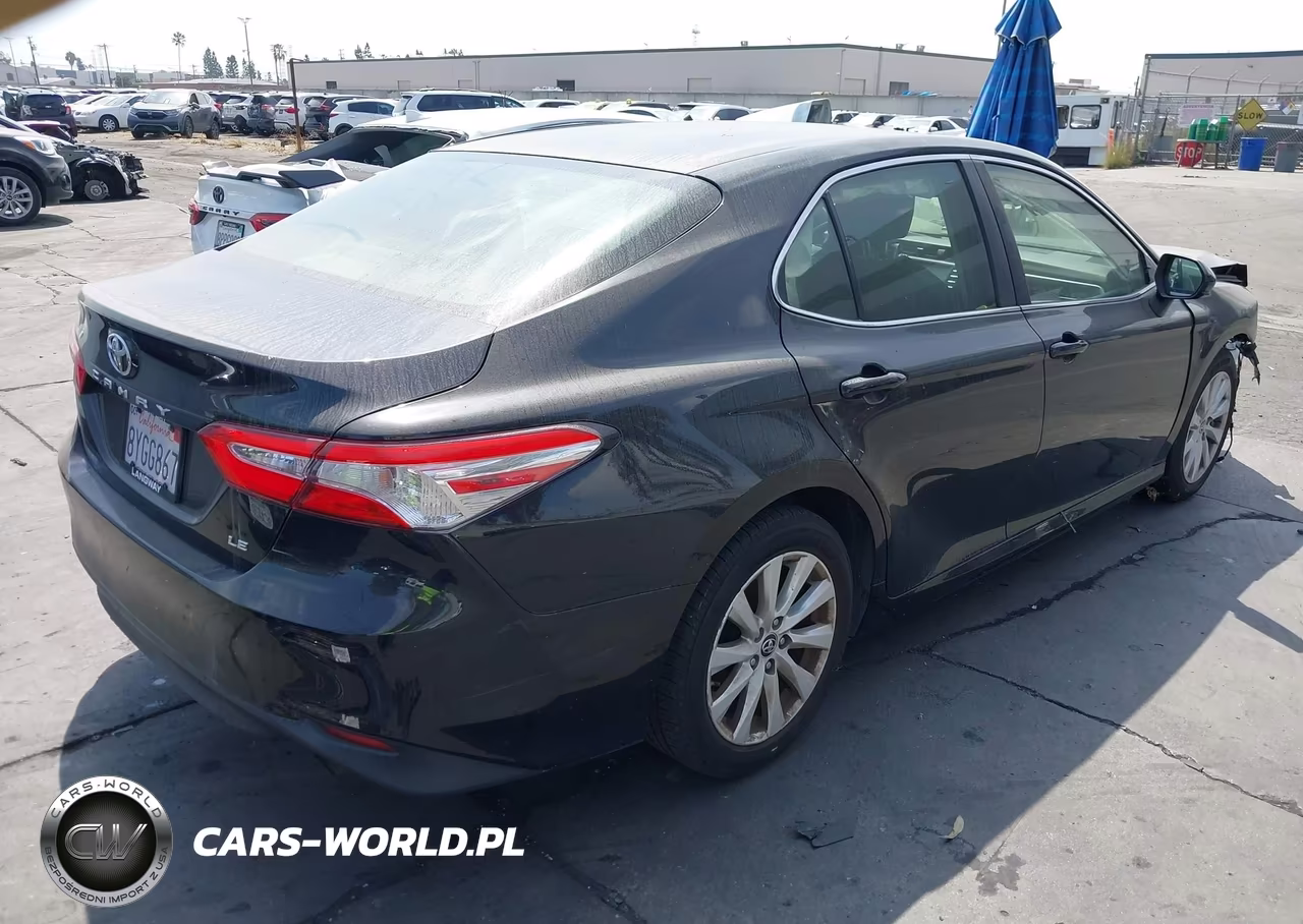 2018 Toyota Camry Le VIN:JTNB11HK0J3068022 - 4