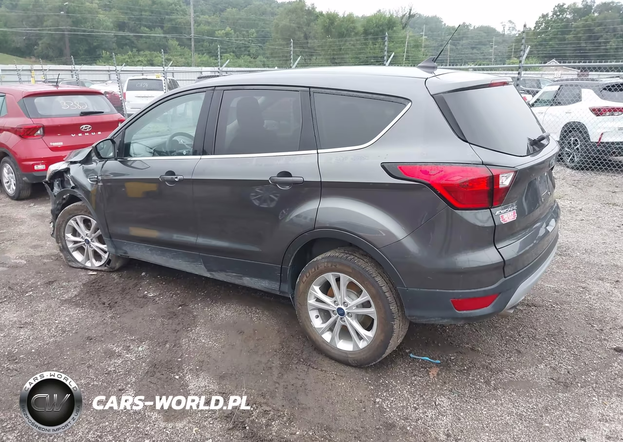 2019 Ford Escape Se VIN:1FMCU0GD4KUA33858 - 3
