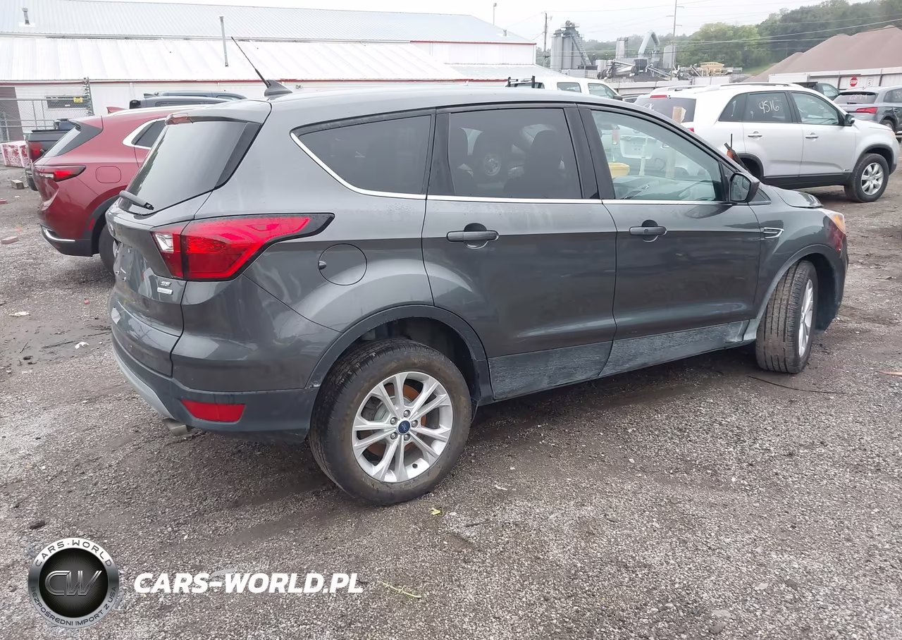 2019 Ford Escape Se VIN:1FMCU0GD4KUA33858 - 4