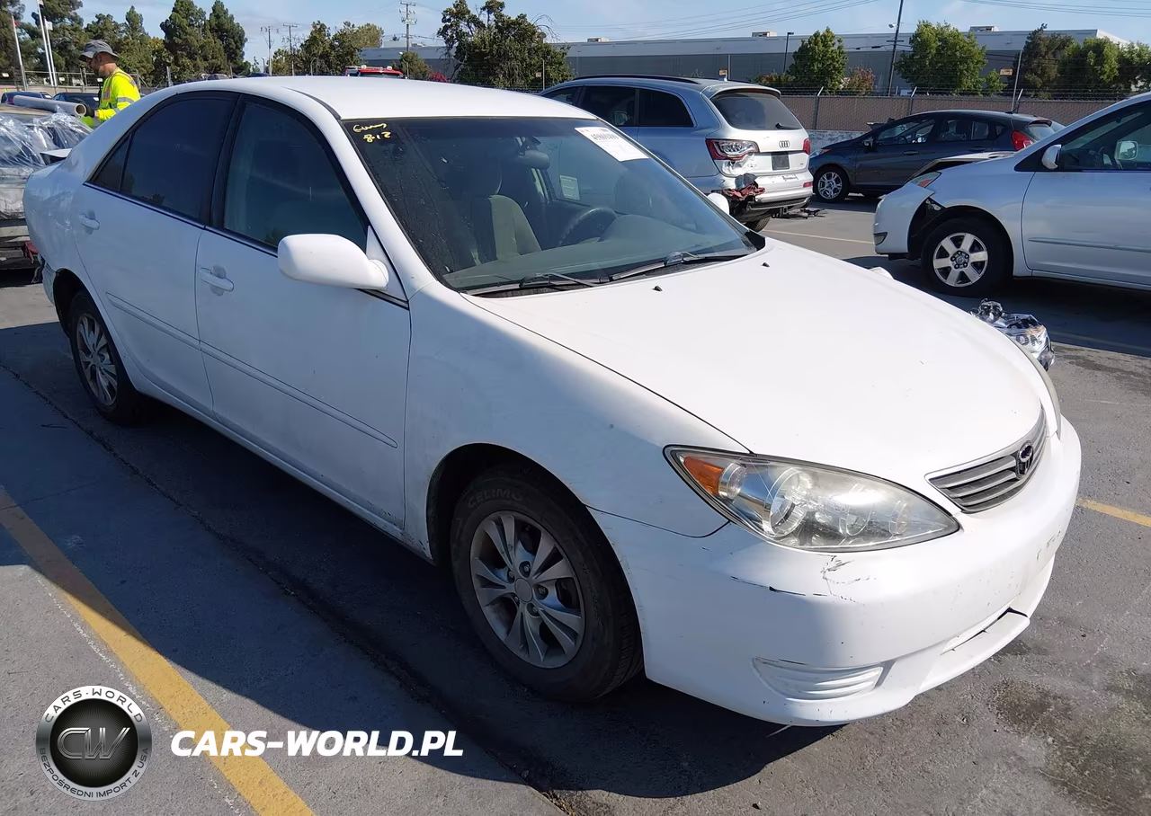 2005 Toyota Camry Le V6 – zdjęcie 1 z 17