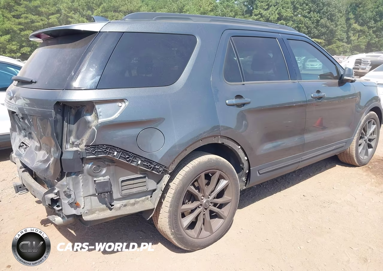 2017 Ford Explorer Xlt VIN:1FM5K7D8XHGA53893 - 4