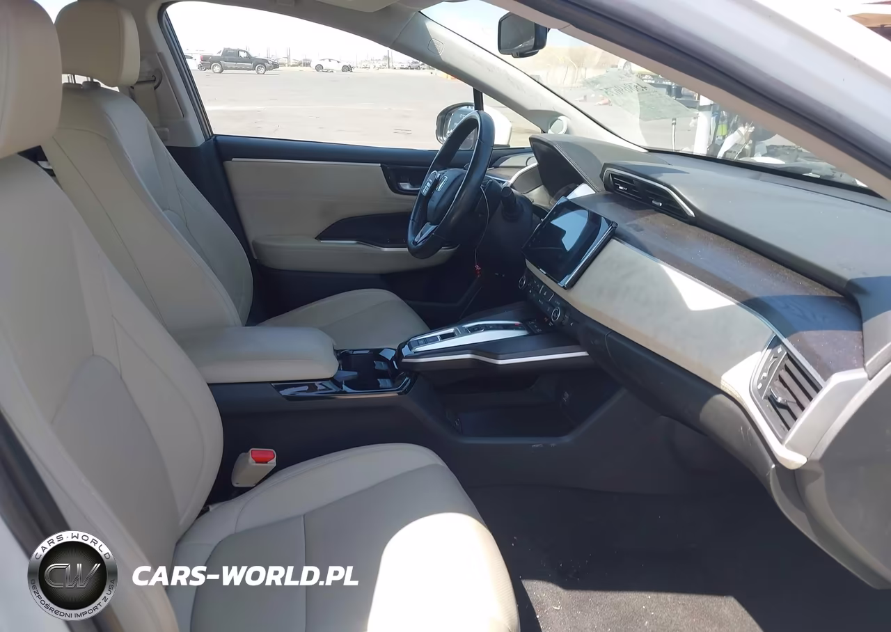 2018 Honda Clarity Plug-In Hybrid Touring VIN:JHMZC5F3XJC001474 - 5