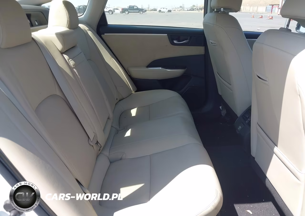 2018 Honda Clarity Plug-In Hybrid Touring VIN:JHMZC5F3XJC001474 - 8