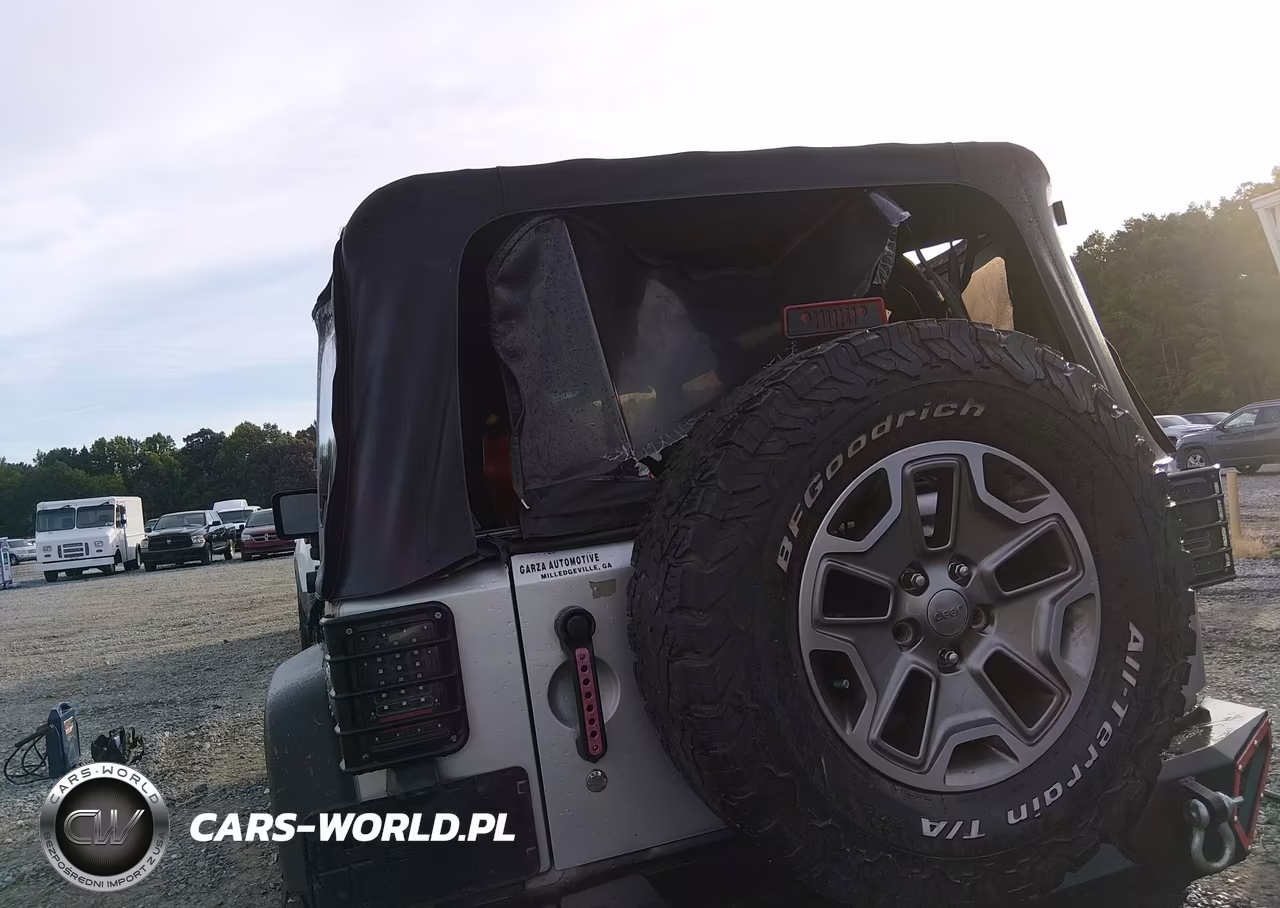 2012 Jeep Wrangler Unlimited Sahara VIN:1C4BJWEG4CL103942 - 17