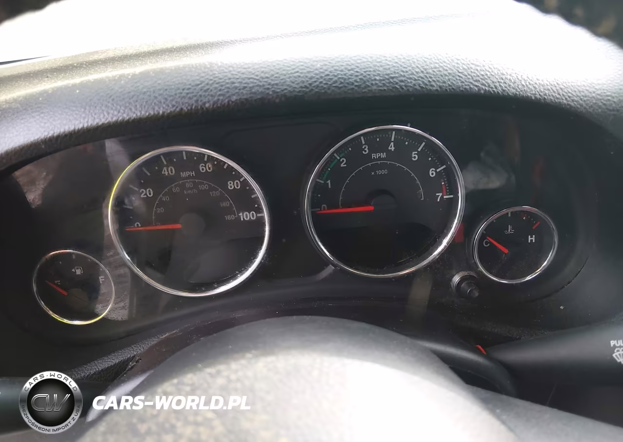 2012 Jeep Wrangler Unlimited Sahara VIN:1C4BJWEG4CL103942 - 7