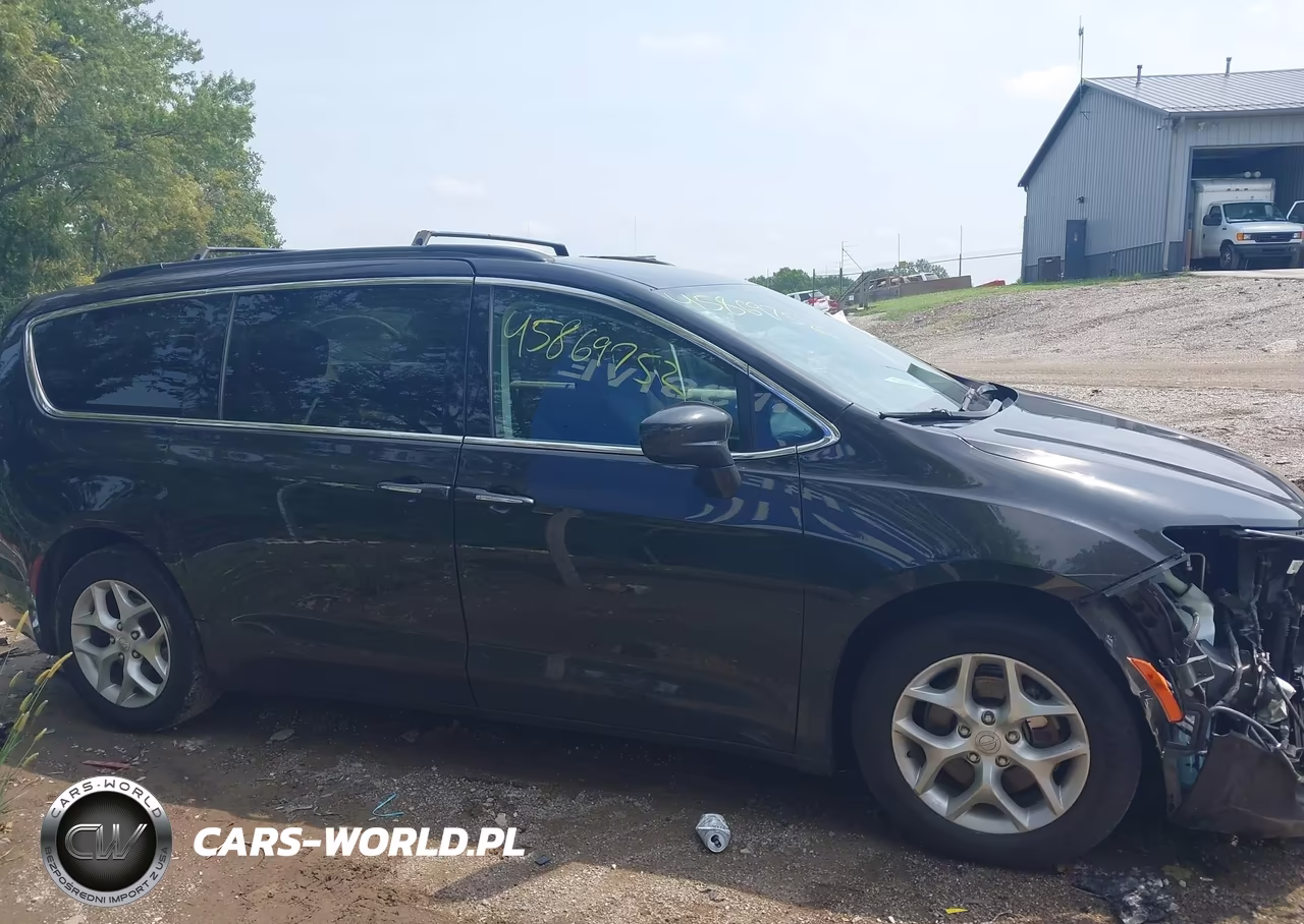 2020 Chrysler Pacifica Touring VIN:2C4RC1FG8LR251884 - 13