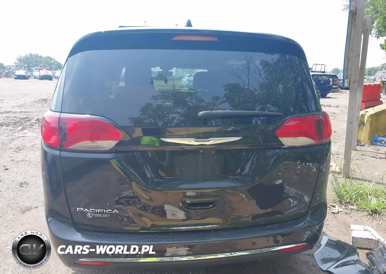 2020 Chrysler Pacifica Touring VIN:2C4RC1FG8LR251884 - 16