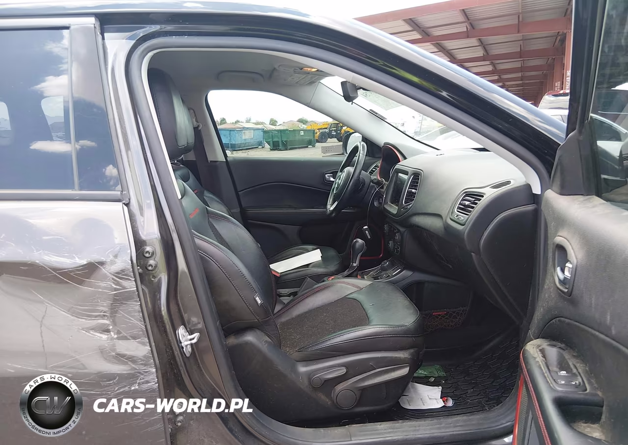 2019 Jeep Compass Trailhawk 4X4 VIN:3C4NJDDB6KT618113 - 5
